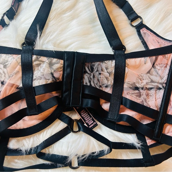Victoria Secret Very Sexy Luxe Rose Bra Quarter Cup Crisscross Cutouts 34DDD 34F - Picture 11 of 13